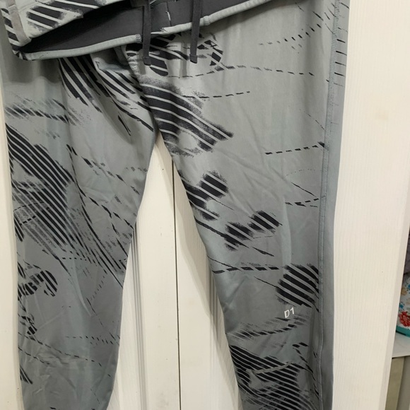 ASICS LIKE NEW LEGGINGS - Picture 5 of 5